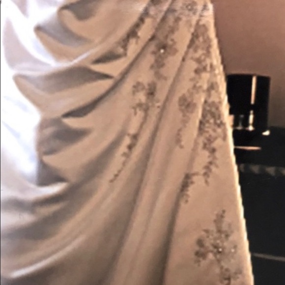 Davis Bridal Wedding Dress Gown - Picture 12 of 15